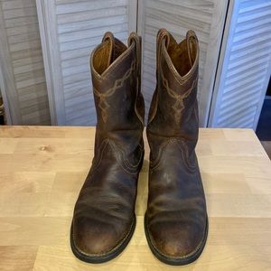 Ariat Heritage Roper Western Boot in Distressed Brown (W8)